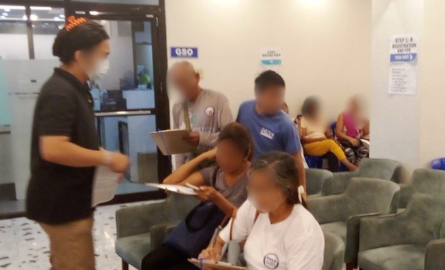 Exakt Medical staff onboarding patients at a partner clinic